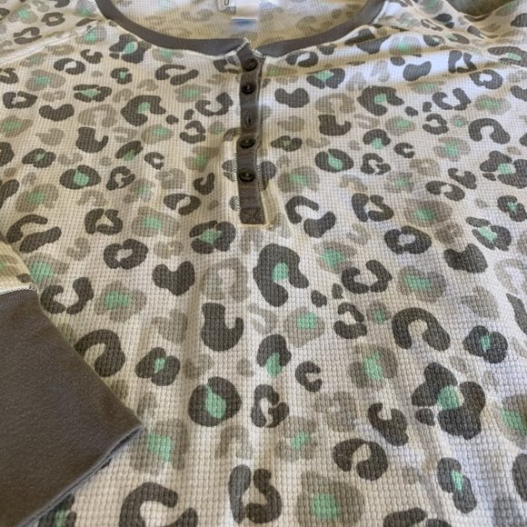 Leopard Print Long Sleeve Extra Long Waffle Shirt - Picture 5 of 8